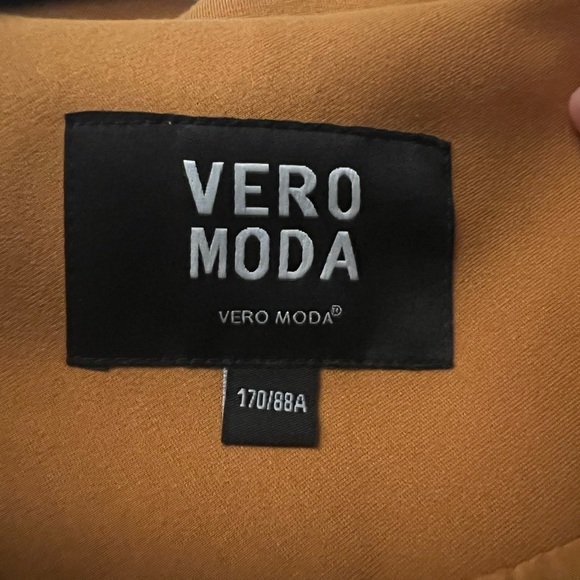 Vero Moda cape coat. Like brand new. Come with belt. - Picture 4 of 4
